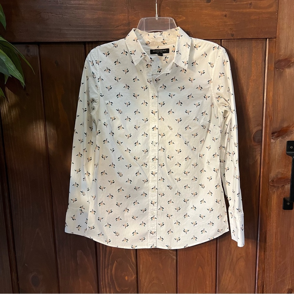 Banana Republic Petite Long Sleeve Riley White Magnolia Floral Button Down Top